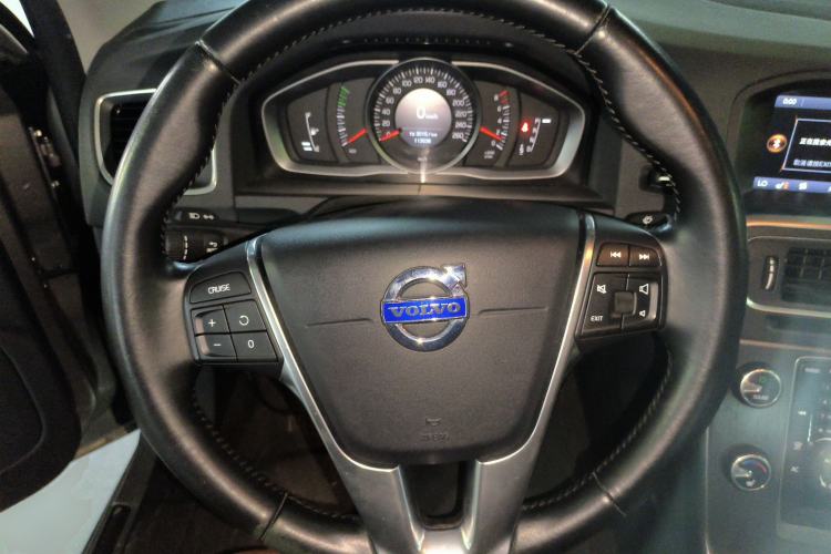 Used Volvo S60 2014 S60L 2.0T Zhiyuan Edition
