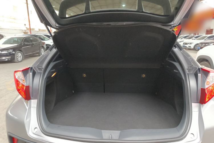 Used Toyota IZOA 2018 2.0L Yichi Version China VI Standard
