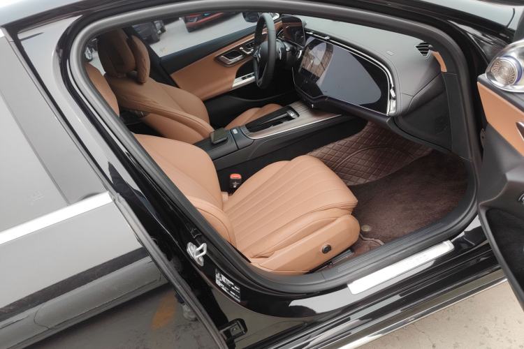 Used Mercedes-Benz E-Class 2025 Facelift E 300 L Luxury Edition
