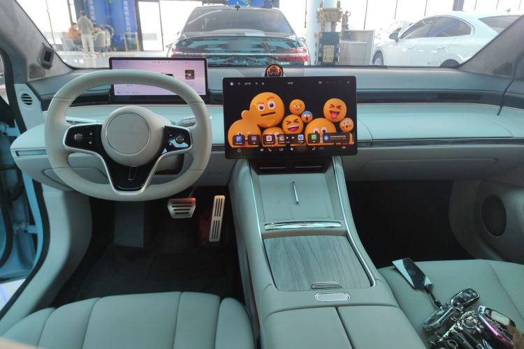 Used Hima Luxeed S7 2024 Ultra Four-Wheel Drive Flagship Edition Center Console