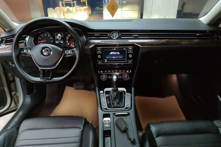 Used Volkswagen Magotan 2018 Facelift 330TSI DSG Luxury Model
