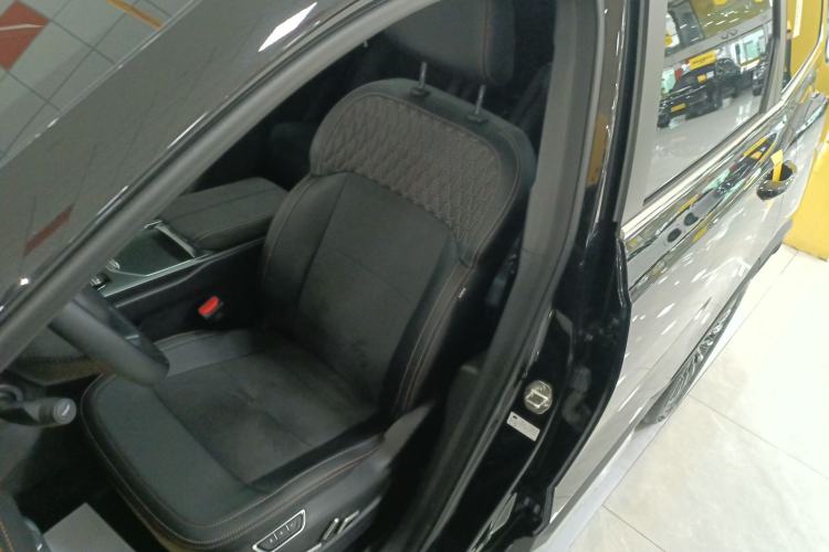 Used Geely Auto Haoyue L 2025 2.0T DCT Luxury Edition