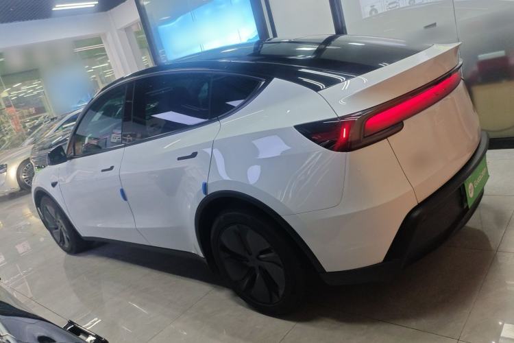 Used Tesla Model Y 2025 Long-Range All-Wheel-Drive Version