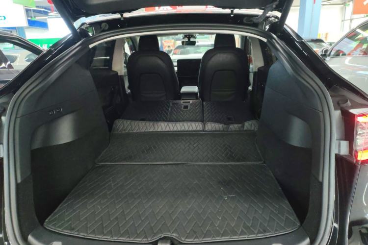 Used Tesla Model Y 2023 Rear-Wheel-Drive Version
