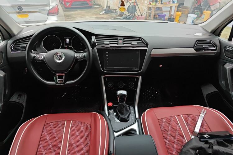 Used Volkswagen Tiguan L 2019 330TSI Automatic Two-Wheel Drive Smart Luxury Version China VI Standard Center Console