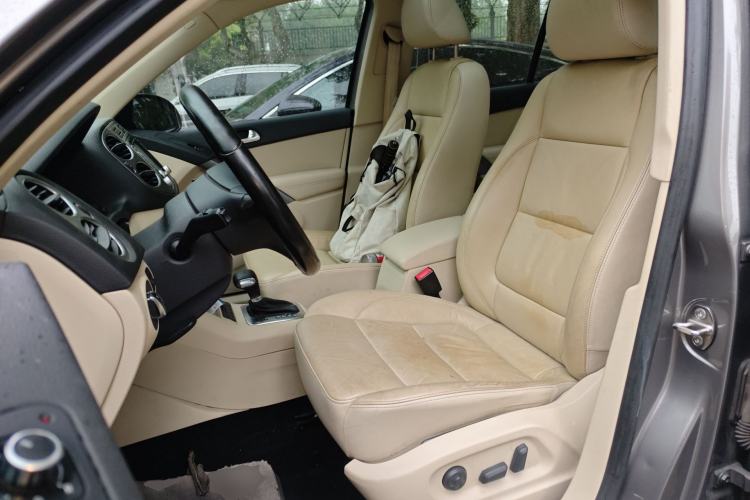 Used Volkswagen Tiguan 2010 1.8TSI Automatic All-Wheel-Drive Elite Edition Left Front Seat