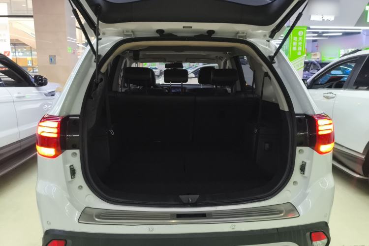 Used Mitsubishi Outlander 2019 2.4L 4x4 Zhi Xiang Edition 7 Seats China V Emission Standard