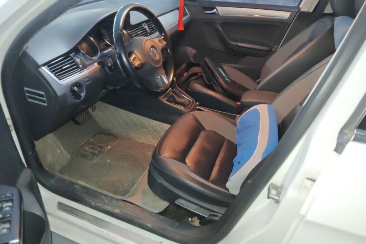 Used Volkswagen Bora 2015 Value Edition 1.6L Automatic Comfort Version Left Front Seat