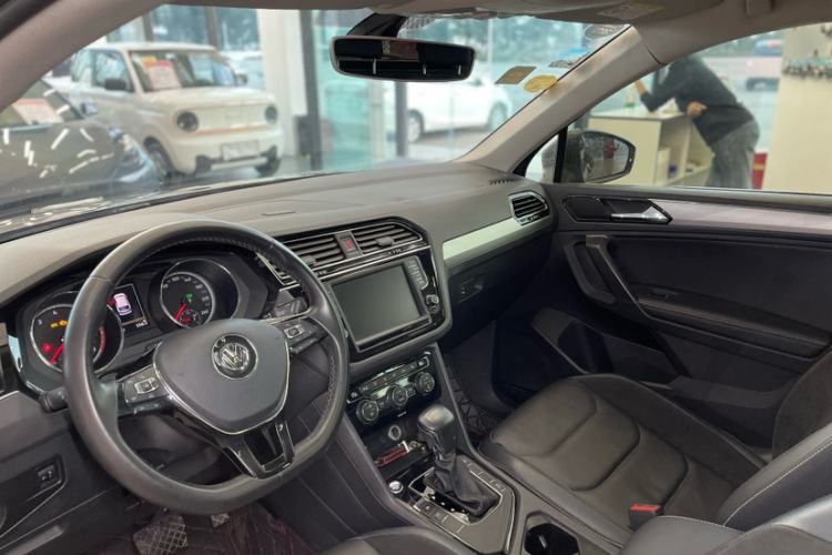 Used Volkswagen Tiguan L 2017 330TSI Automatic Two-Wheel Drive Luxury Edition