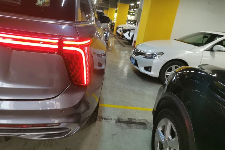 Used Hongqi E-HS9 2022 660 km Range Flagway Edition Six Seats