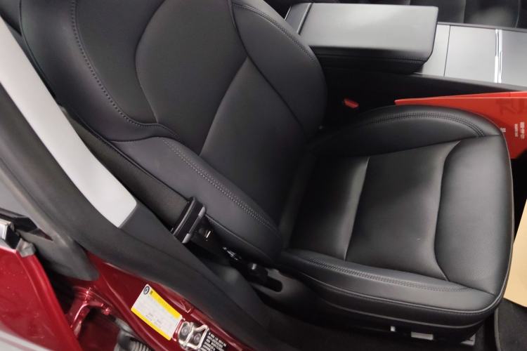 Used Tesla Model 3 2023 Long-Range All-Wheel-Drive Version Right Front Seat