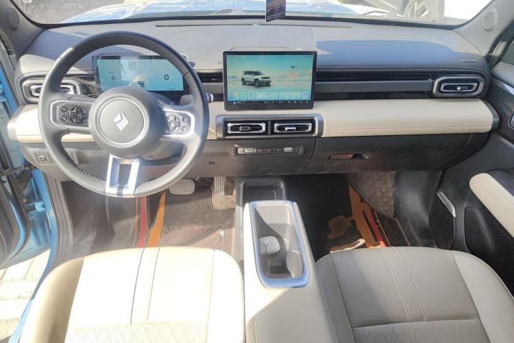 Used Baojun Spark EUV 2024 Prestige Edition 4 Seats Center Console
