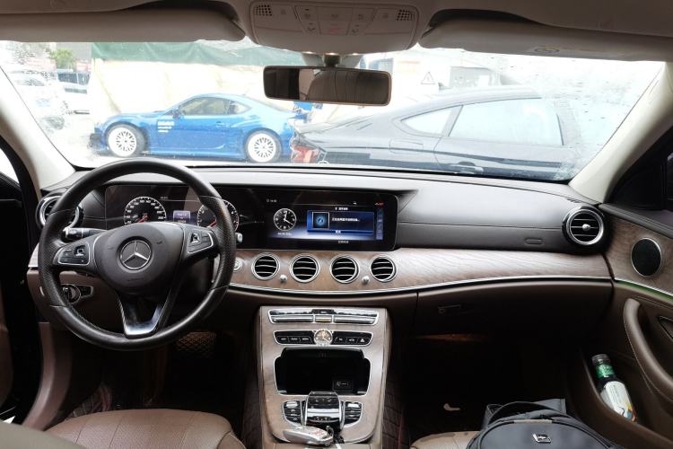 Used Mercedes-Benz E-Class 2019 E 300 L Luxury Model Center Console