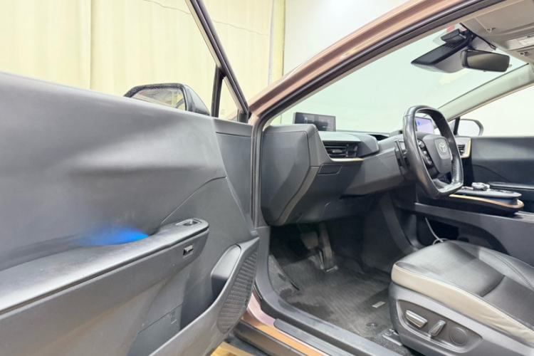 Used Toyota bZ3 2023 616 km Long-Range Premium Interior 2