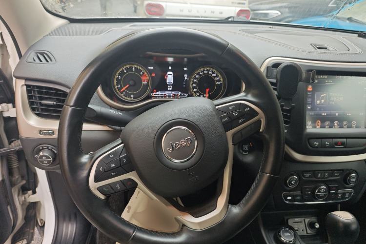Used Jeep Cherokee 2016 2.4L Superior Edition Steering Wheel