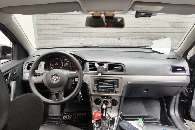 Used Volkswagen Lavida 2013 Restyled Classic 1.6L Automatic Comfort Edition Center Console