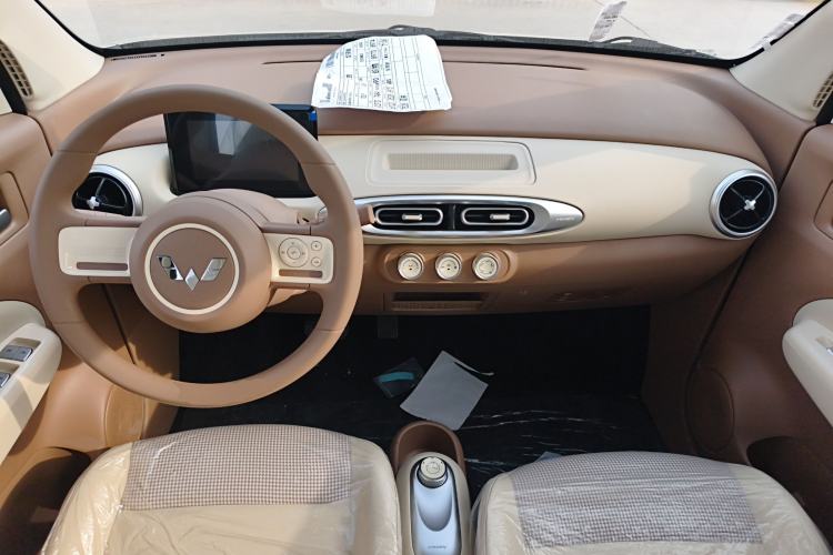 Used Wuling Hongguang MINIEV 2025 Four-Door Version Advanced Edition Center Console