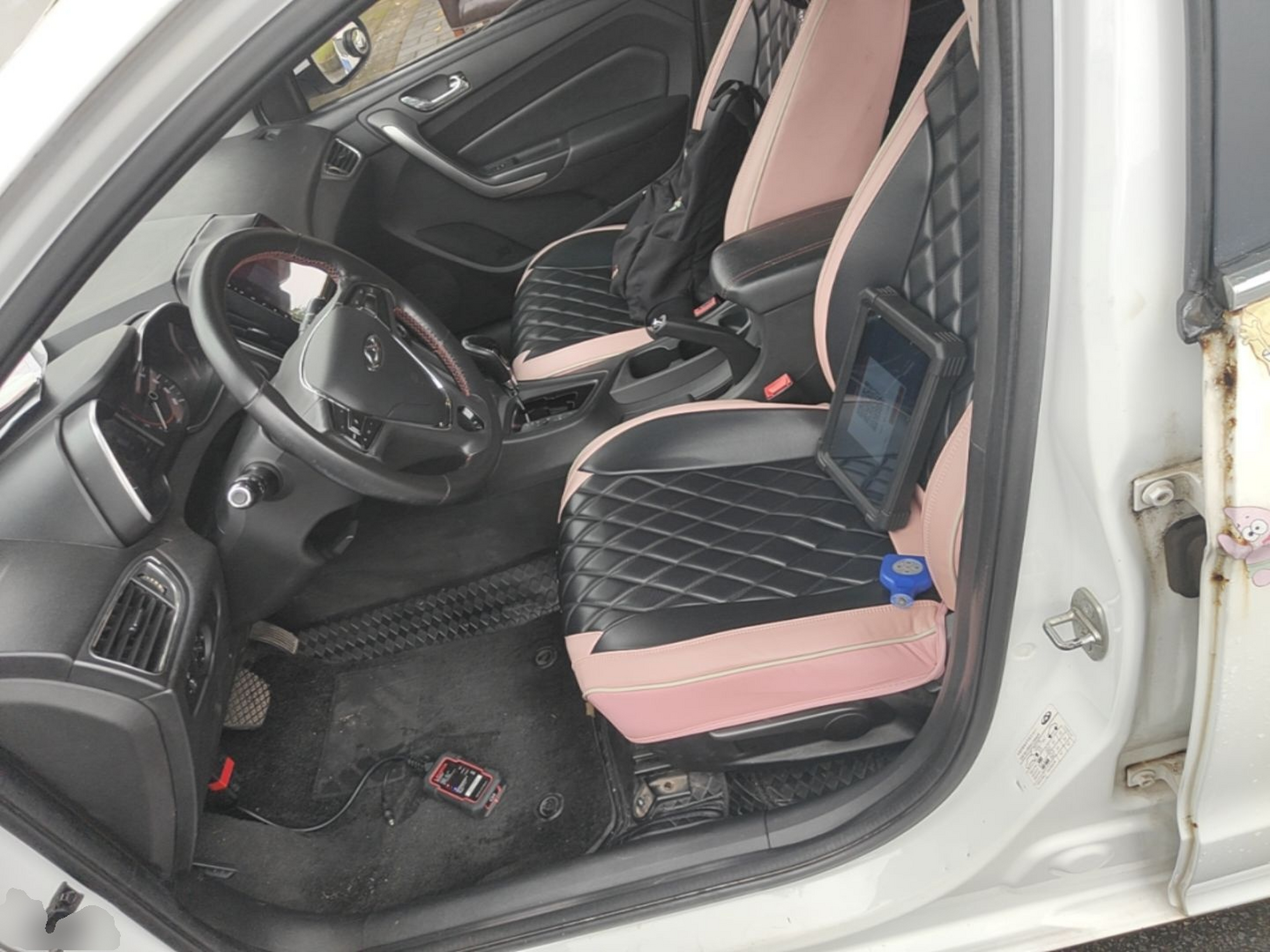 Vordere Reihe im Auto