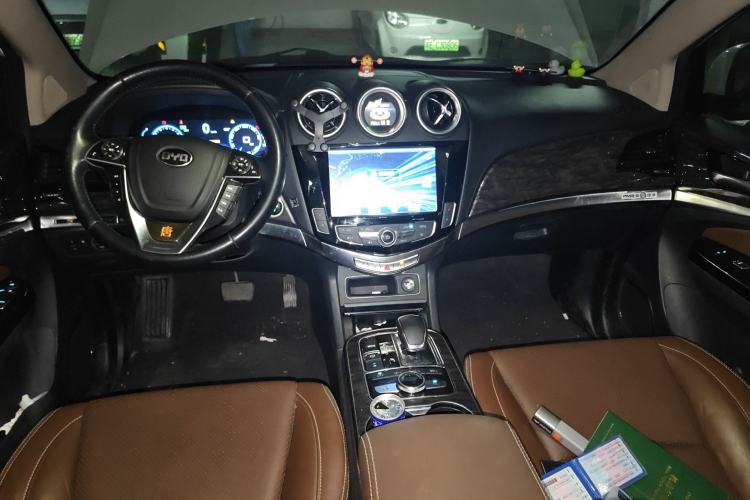 Used BYD Tang New Energy 2015 2.0T Four-Wheel Drive Prestige Version
