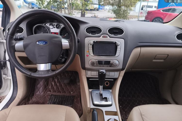 Used Ford Focus 2013 Hatchback Classic 1.8L Automatic Fashion Edition
