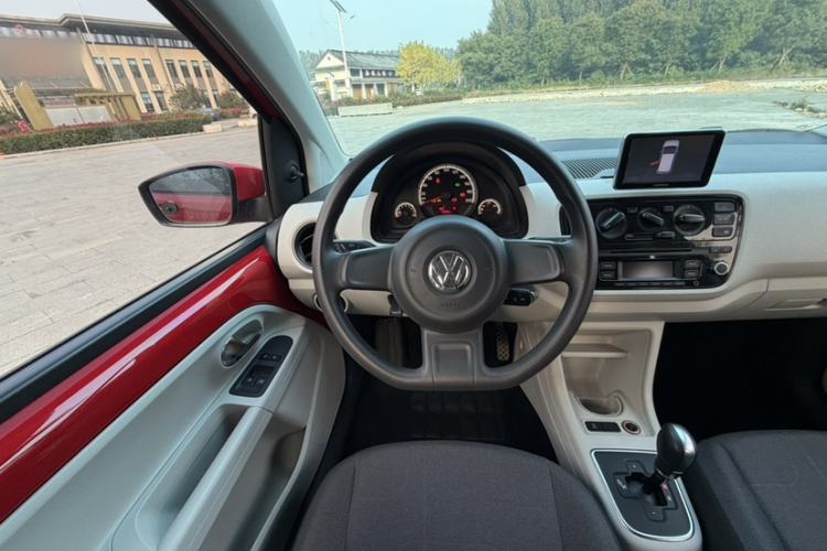 Used Volkswagen up! 2015 1.0L move up!