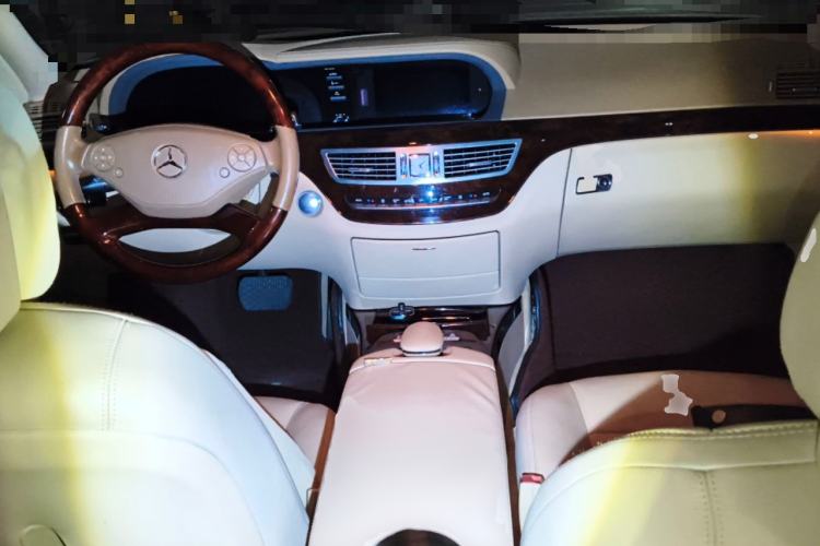 Used Mercedes-Benz S-Class 2011 S 350 L CGI Center Console