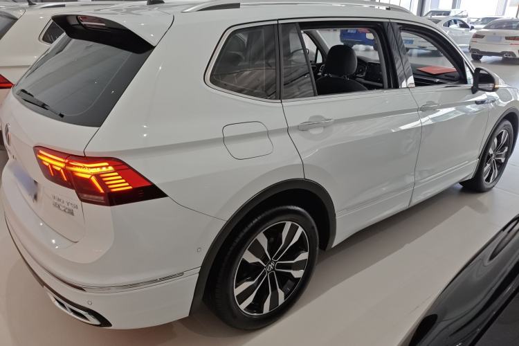 Used Volkswagen Tiguan L 2023 330TSI Automatic Two-Wheel Drive R-Line Enjoyment Edition
