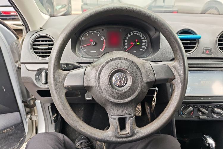 Used Volkswagen Jetta 2015 1.6L Automatic Fashion Model Steering Wheel