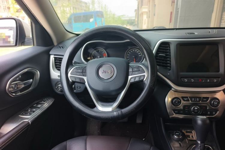 Used Jeep Cherokee 2016 2.4L All-in-One Edition
