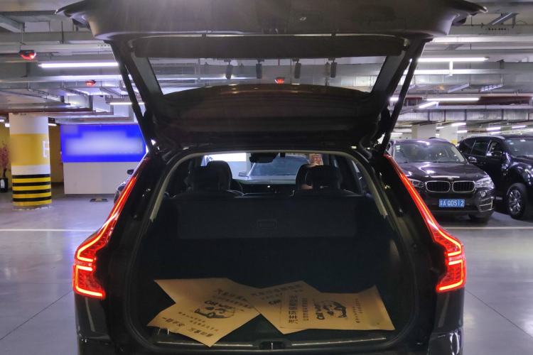 Used Volvo XC60 2019 T5 4x4 Smart & Dynamic Sport Edition China VI Standard