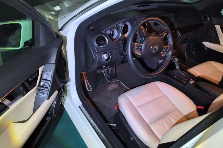 Used Mercedes-Benz C-Class 2011 C 200 CGI Fashion Model