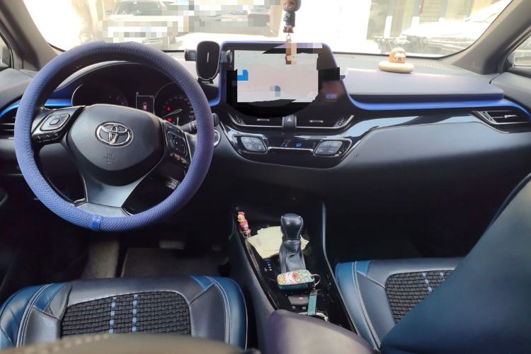 Used Toyota C-HR 2018 2.0L Luxury Edition China VI Standard Center Console