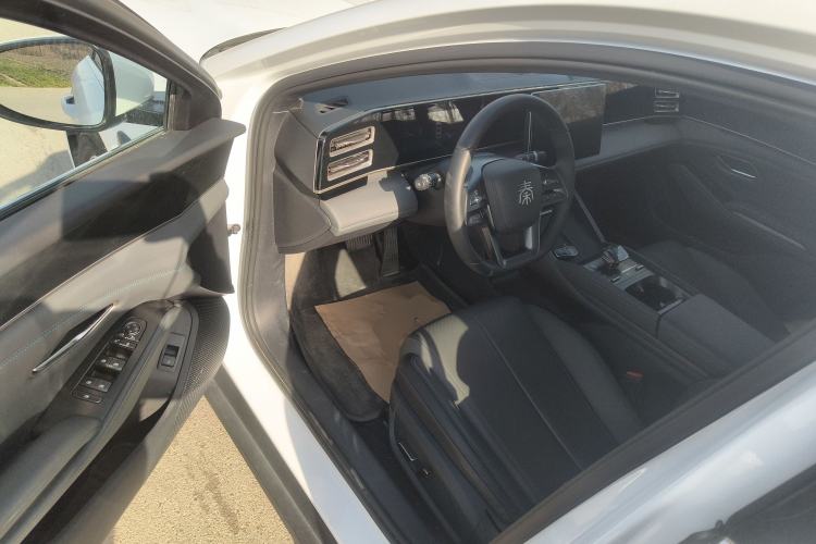 Used BYD Qin L 2025 DM-i Smart Drive 120KM Leading Model
