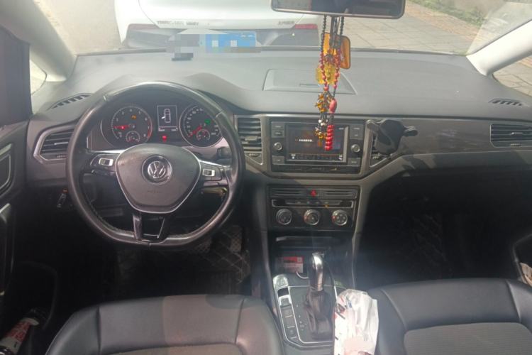 Used Volkswagen Golf Sportsvan 2018 230TSI Automatic Trend Edition Center Console