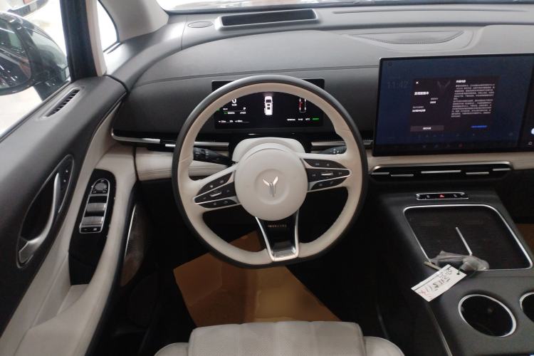 Used VOYAH Dream 2025 PHEV Four-Wheel Drive Prestige Kunpeng Edition
