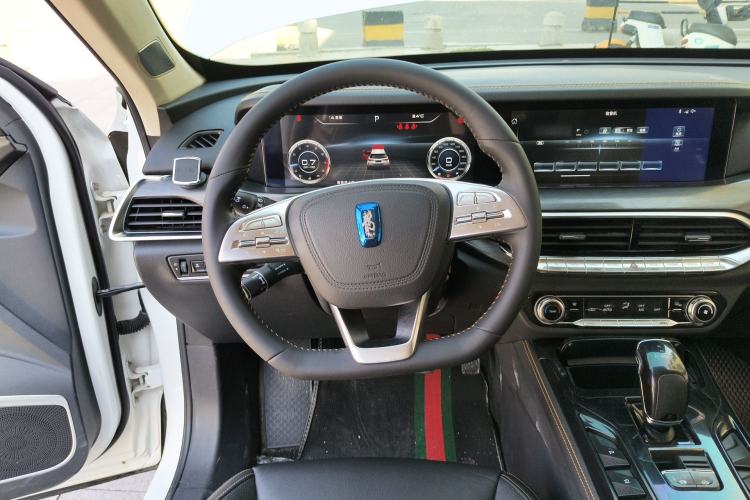 Used Bestune T77 2019 230 TID Automatic Prestige Version China V Emission Standard
