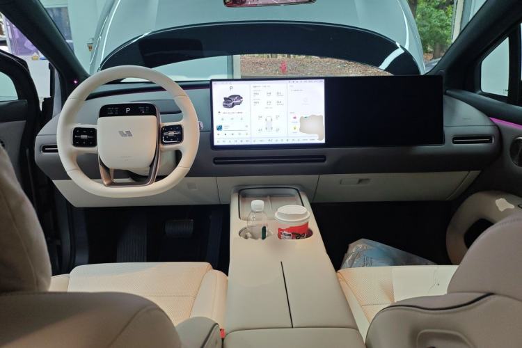 Used Li Auto Li Auto i6 2025 Model Four-Wheel-Drive Standard Type
