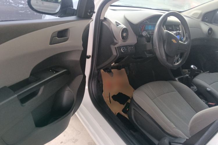 Used Chevrolet Aveo Sonic 2014 Sedan 1.4SL MT Comfort Edition
