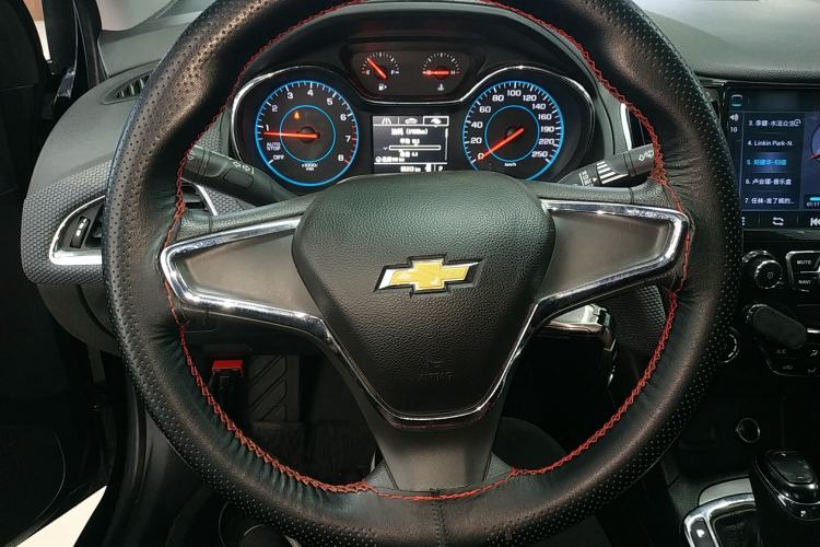 Used Chevrolet Cruze 2018 320 Automatic Pioneer Sunroof Edition Steering Wheel