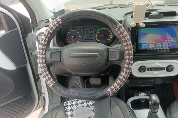 Used Roewe Clever 2021 302 km New Four-Seater Super-Efficient Version Steering Wheel