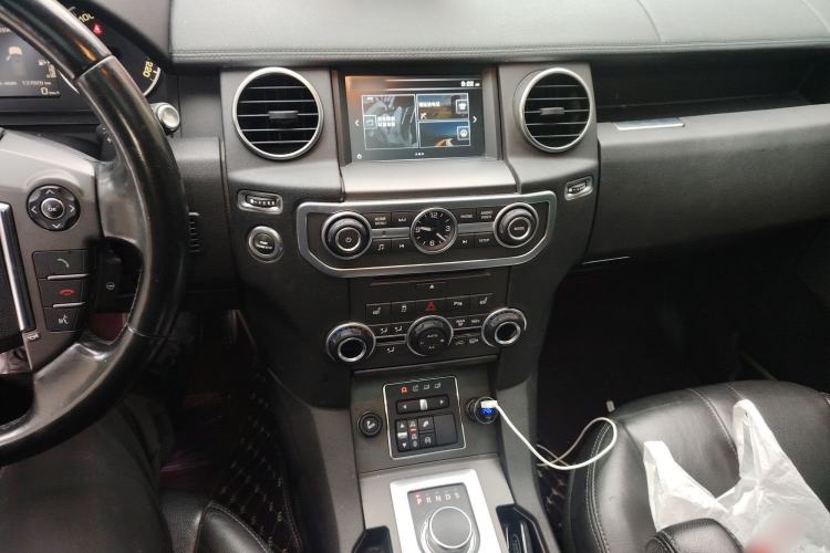 Used Land Rover Discovery 2016 3.0 SC Obsidian Black Heritage Edition SE
