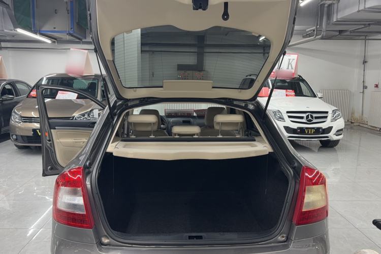 Used Skoda Octavia 2015 Classic Model 1.6L Manual Yijie Edition Trunk