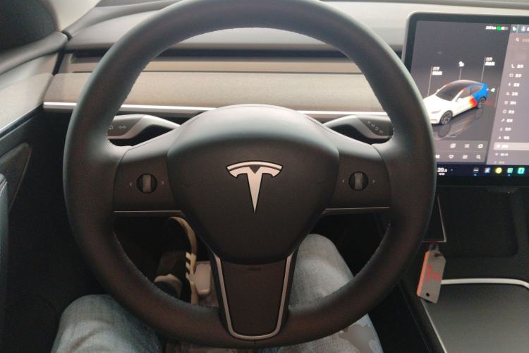 Used Tesla Model Y 2024 Long-Range All-Wheel-Drive Version
