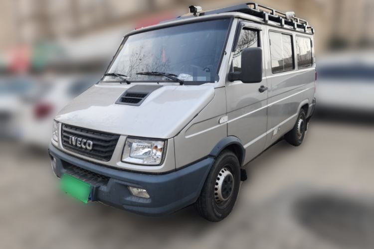 Used Iveco Daily 2021 2.5T A35 M1 Passenger Van 5-9 Seats Short Wheelbase Low Roof Single Tire Manual Doors