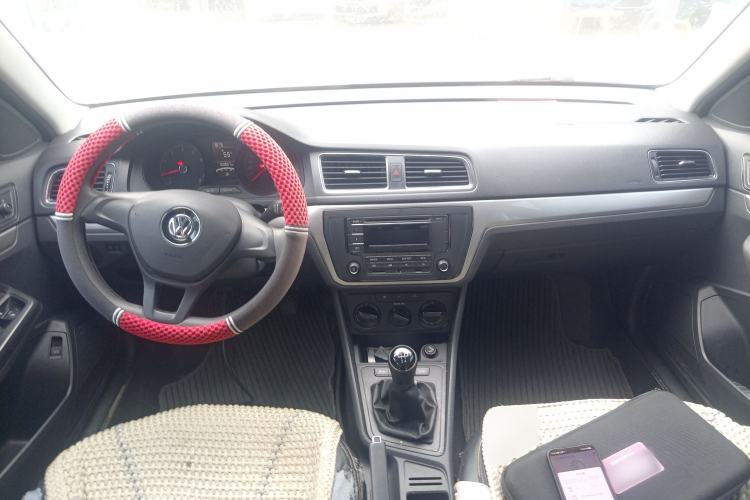 Used Volkswagen Lavida 2015 1.6L Manual Fashion Edition Center Console