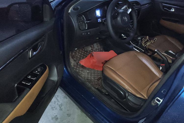 Used Kia KX Cross 2017 1.4L AT GLS