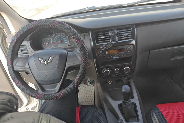Used Wuling Rongguang V 2016 1.5L Standard Version