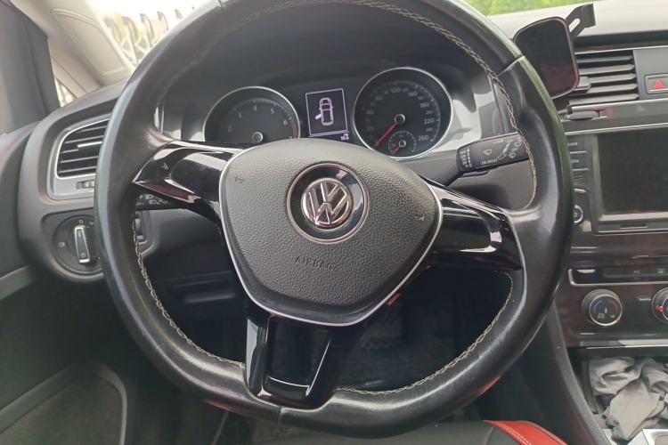 Used Volkswagen Golf 2017 1.6L Automatic Comfort Million-Vehicle Anniversary Edition Steering Wheel