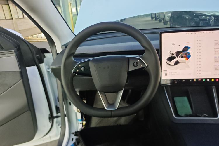 Used Tesla Model Y 2025 Updated Version Long-Range All-Wheel Drive Steering Wheel