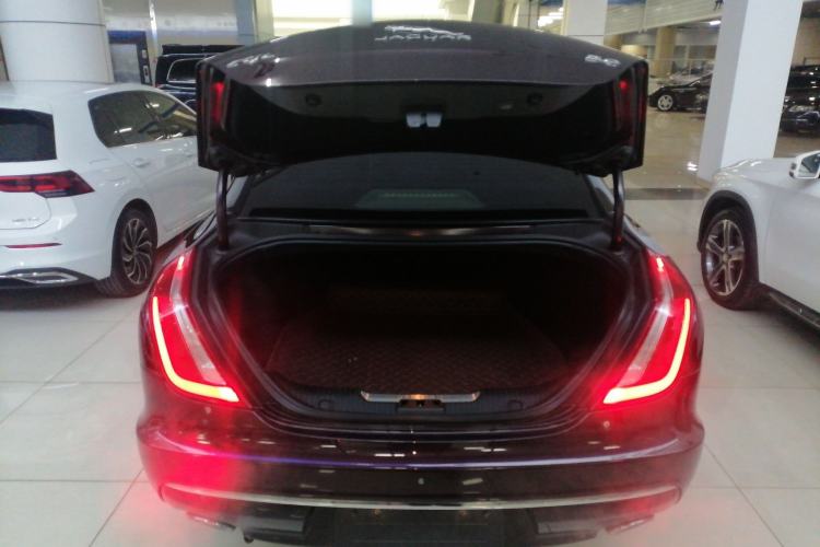 Used Jaguar XJ 2016 XJL 2.0T Two-Wheel-Drive Elegant Business Edition
